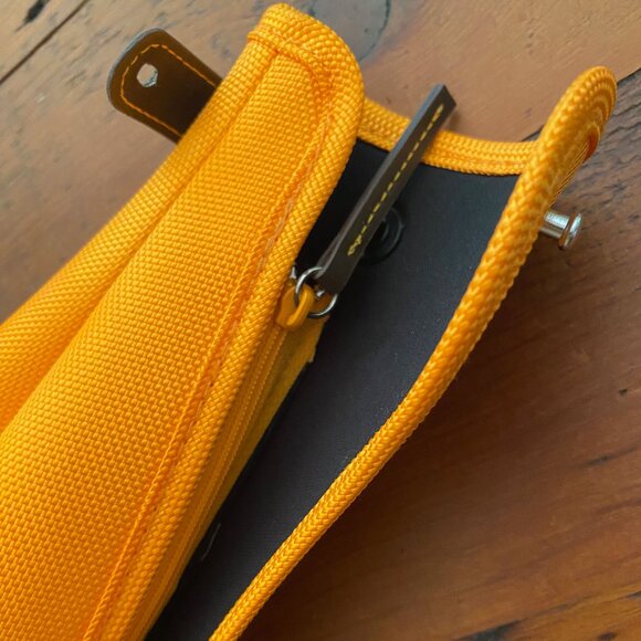 VEUVE CLICQUOT INSULATED CHAMPAGNE BOTTLE JACKET/ GIFT BAG - Picture 2 of 5